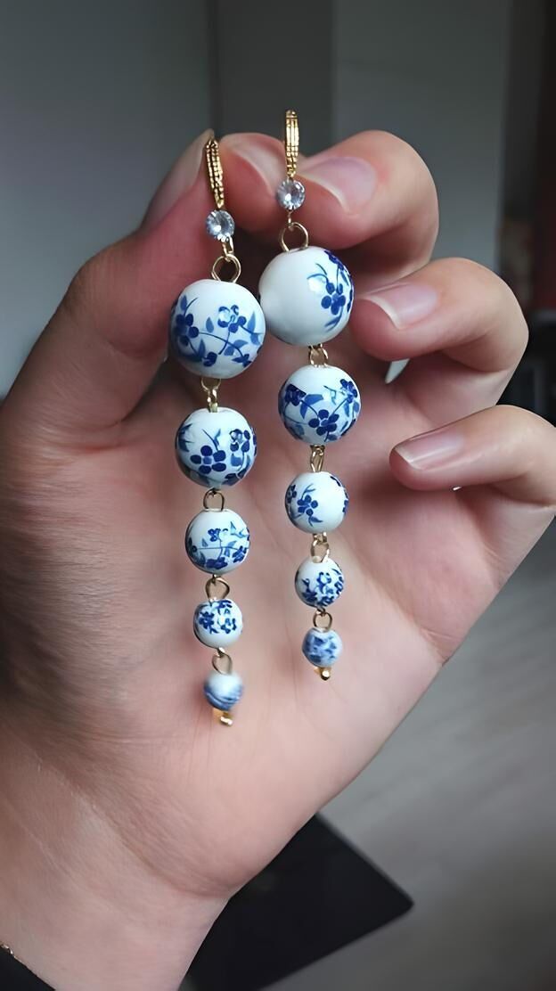 Orecchini in porcellana bianca e blu