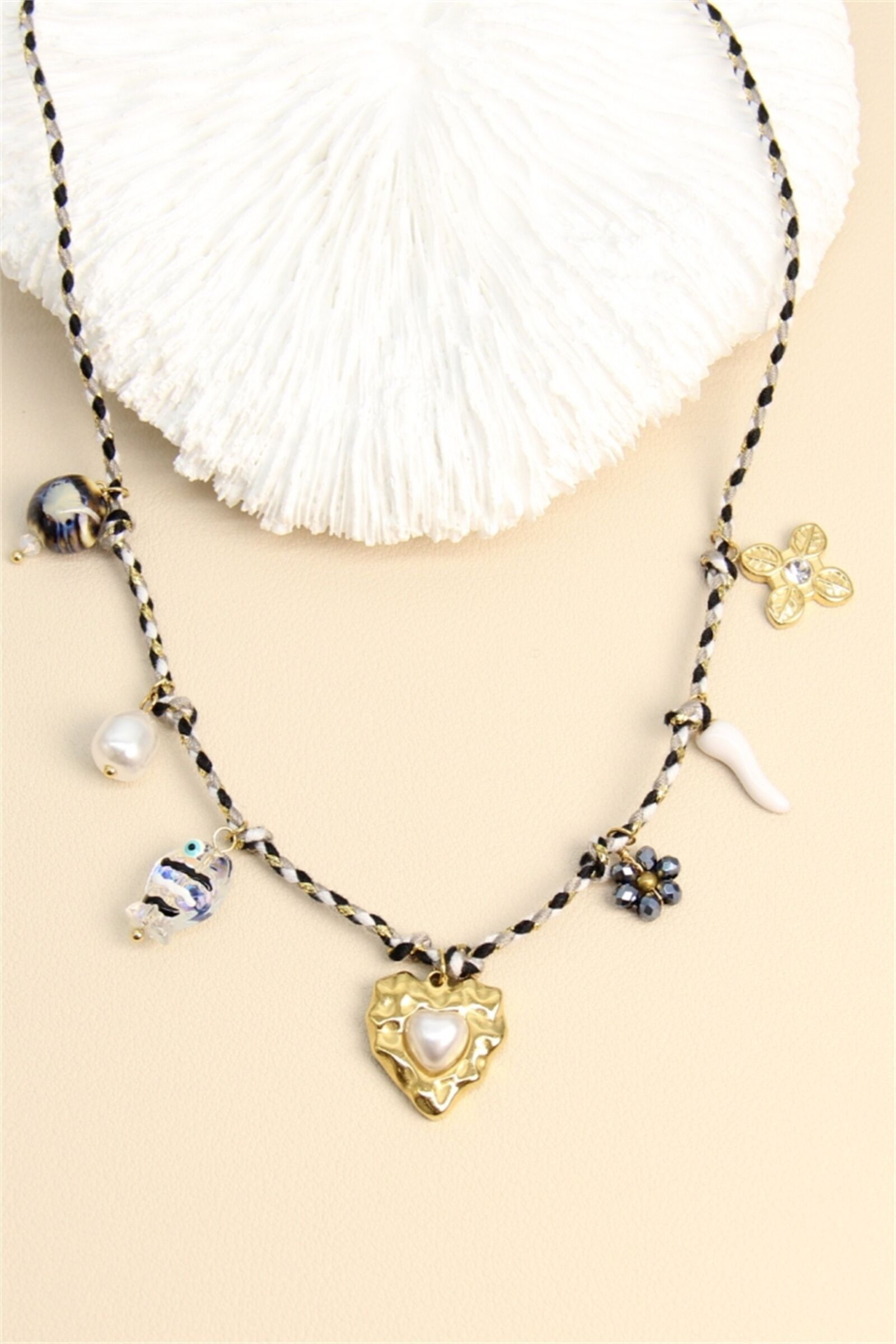 Schwarze Kordelkette & goldene Quasten – Edelstahl