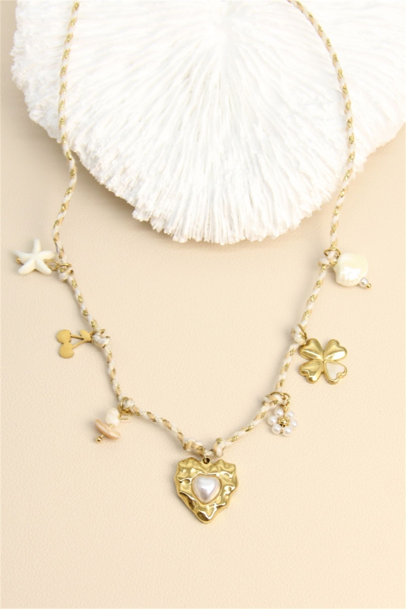 Halskette mit goldener Kordel und Quaste – Edelstahl