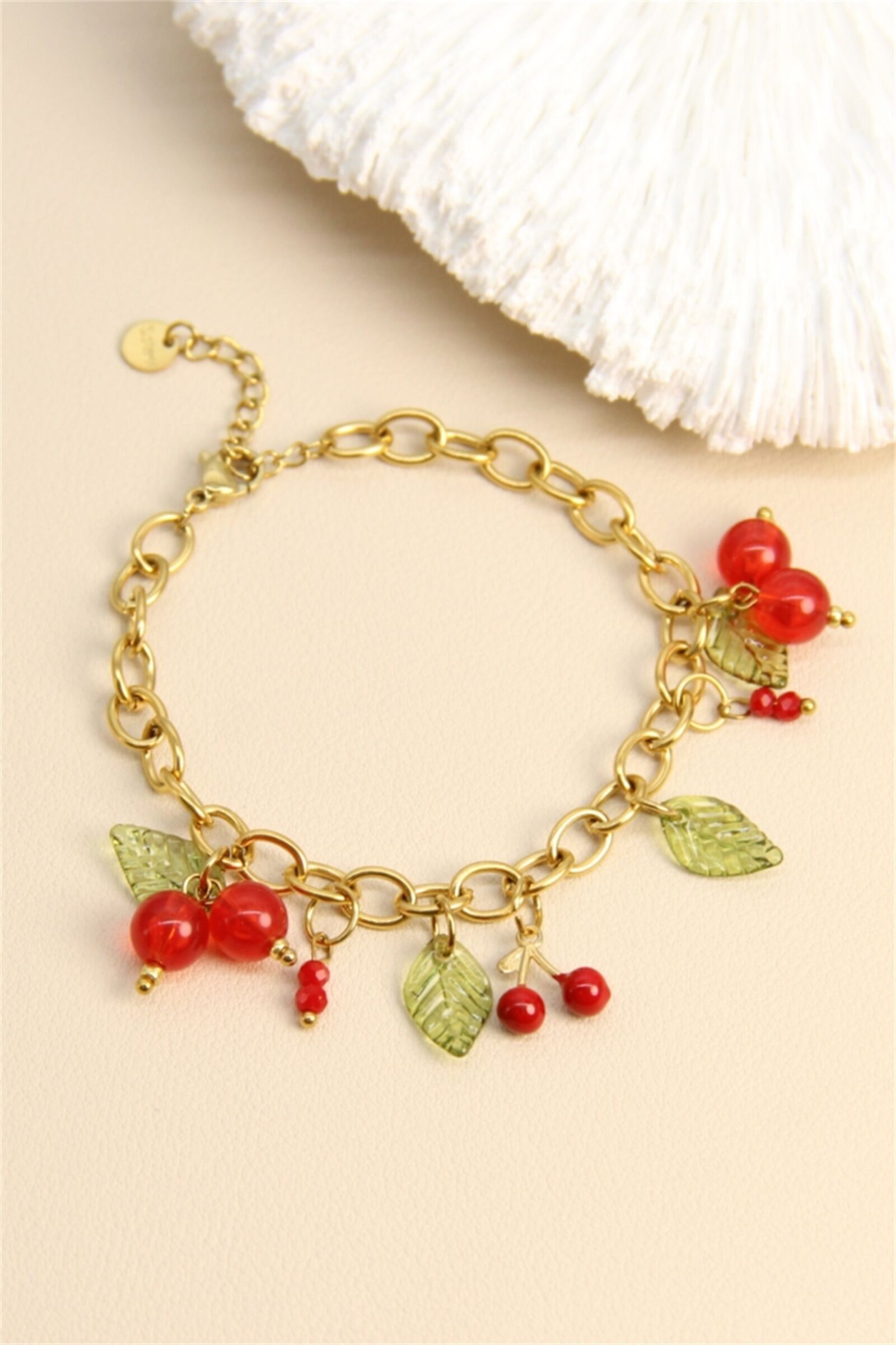 Kirschen & Blätter Armband – Der spritzige Charme