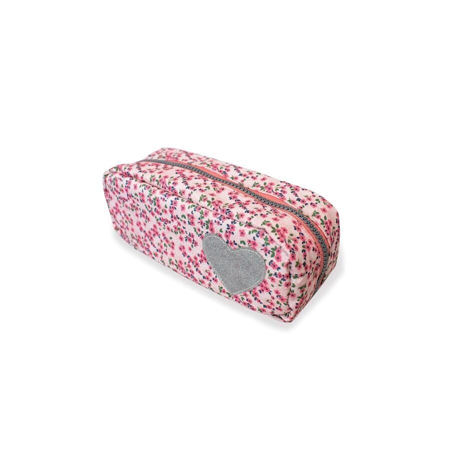 Le ragazze con l'astuccio a matita comandano