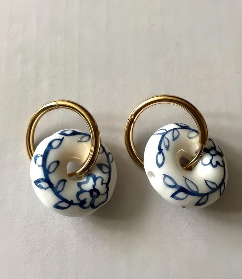 Orecchini in porcellana cinese bianca e blu,