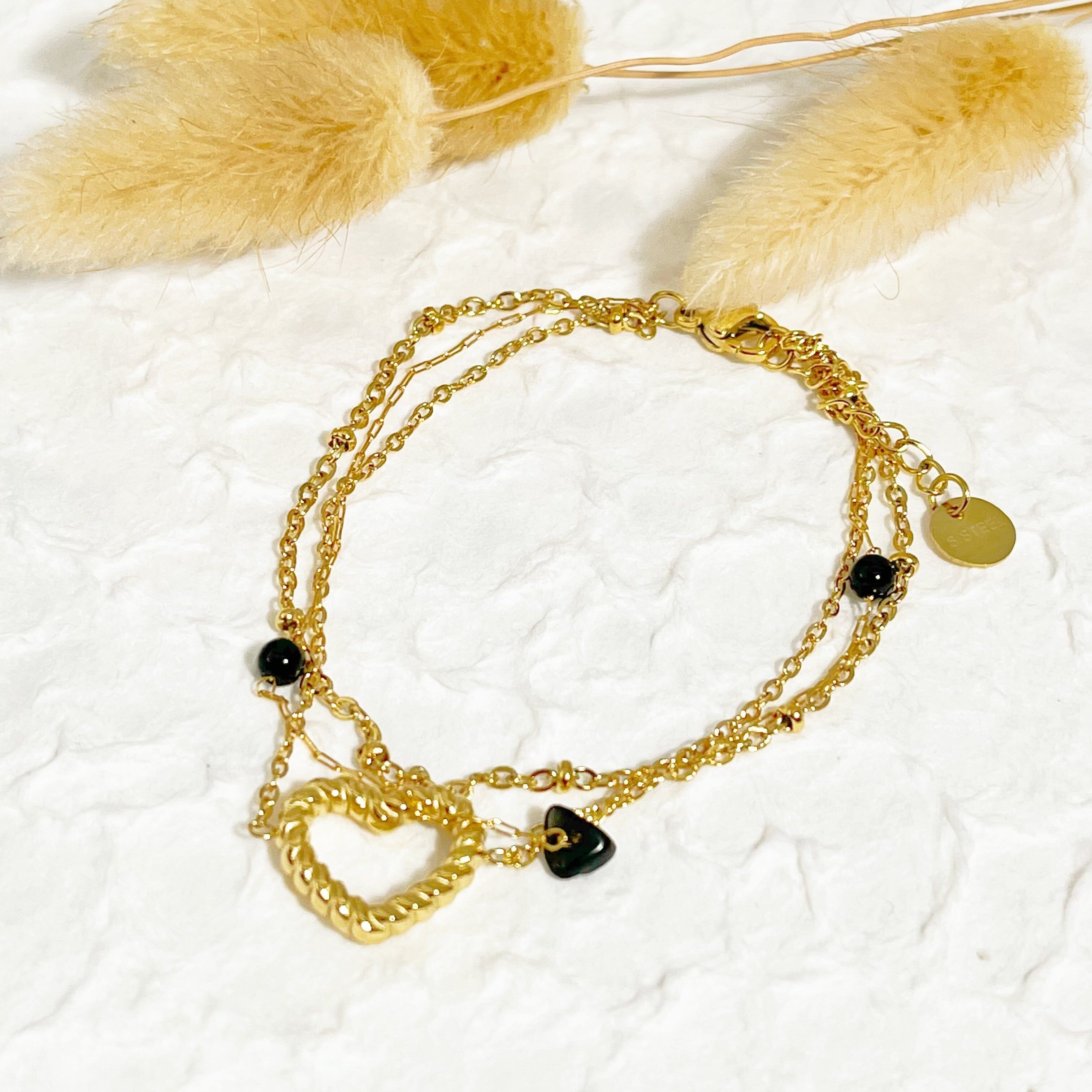 Bracciale a tripla catena in oro con pietre nere e cuore