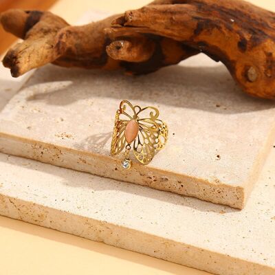 Anillo mariposa dorado con piedra rosa y pedrería