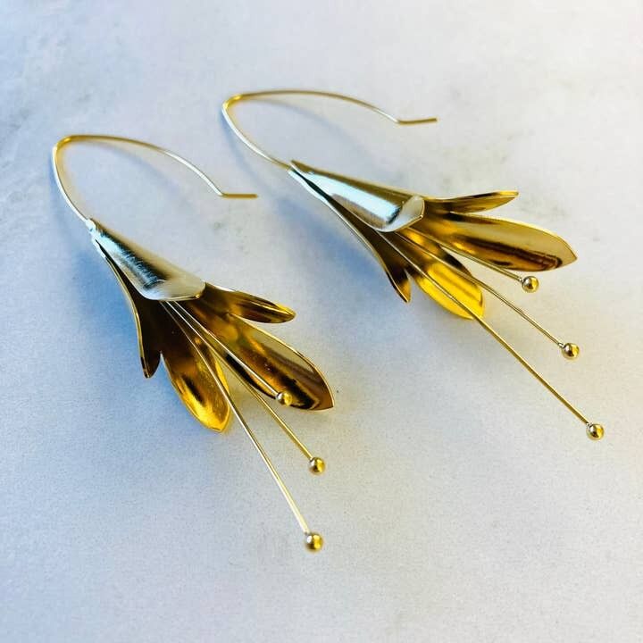 Akula Blumenohrringe Gold