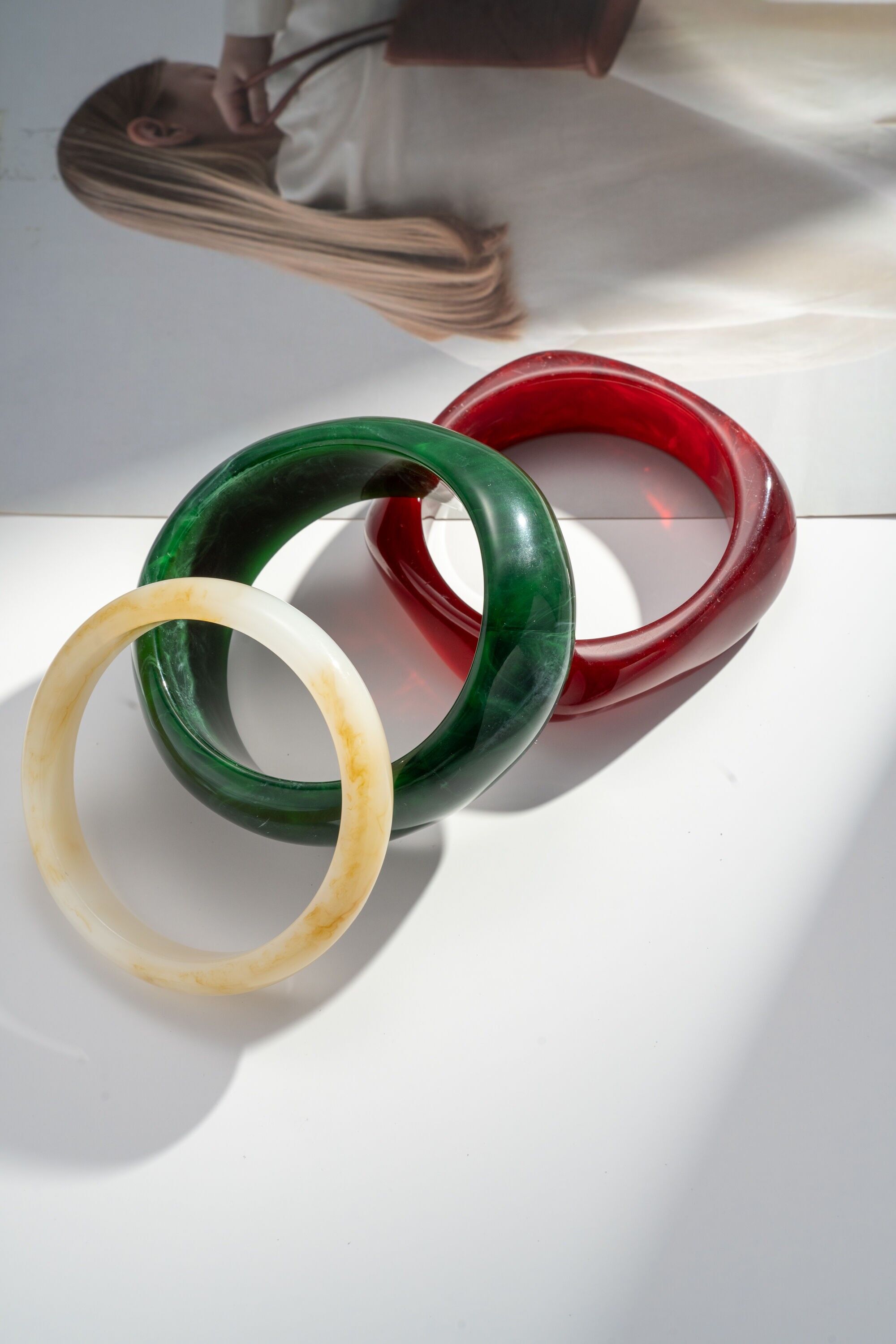Set mit 3 verschiedenen Armreifen aus Harz - Ecru, Burgundergrün - Vielseitig, minimalistisch