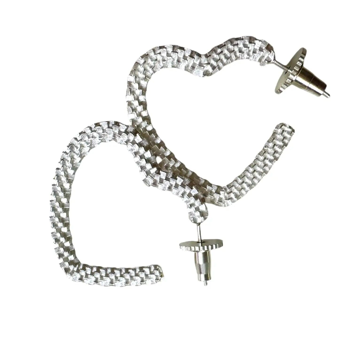 Orecchini a cerchio in argento con battito cardiaco