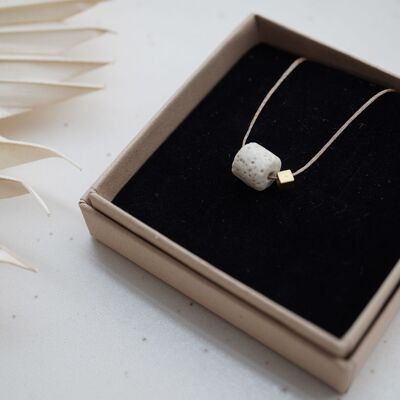 SARA necklace