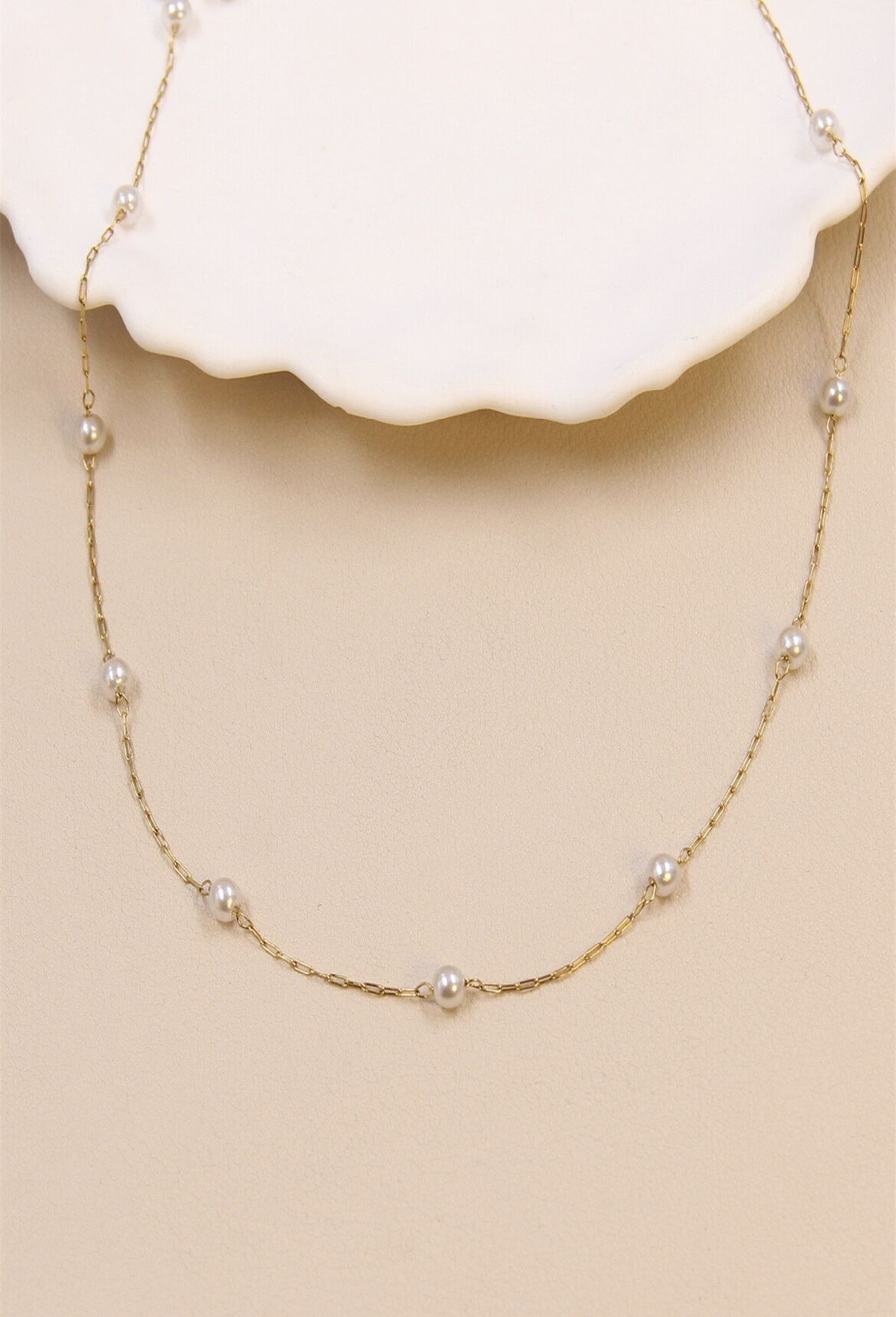 Elegance Edelstahlkette mit weißen Perlen