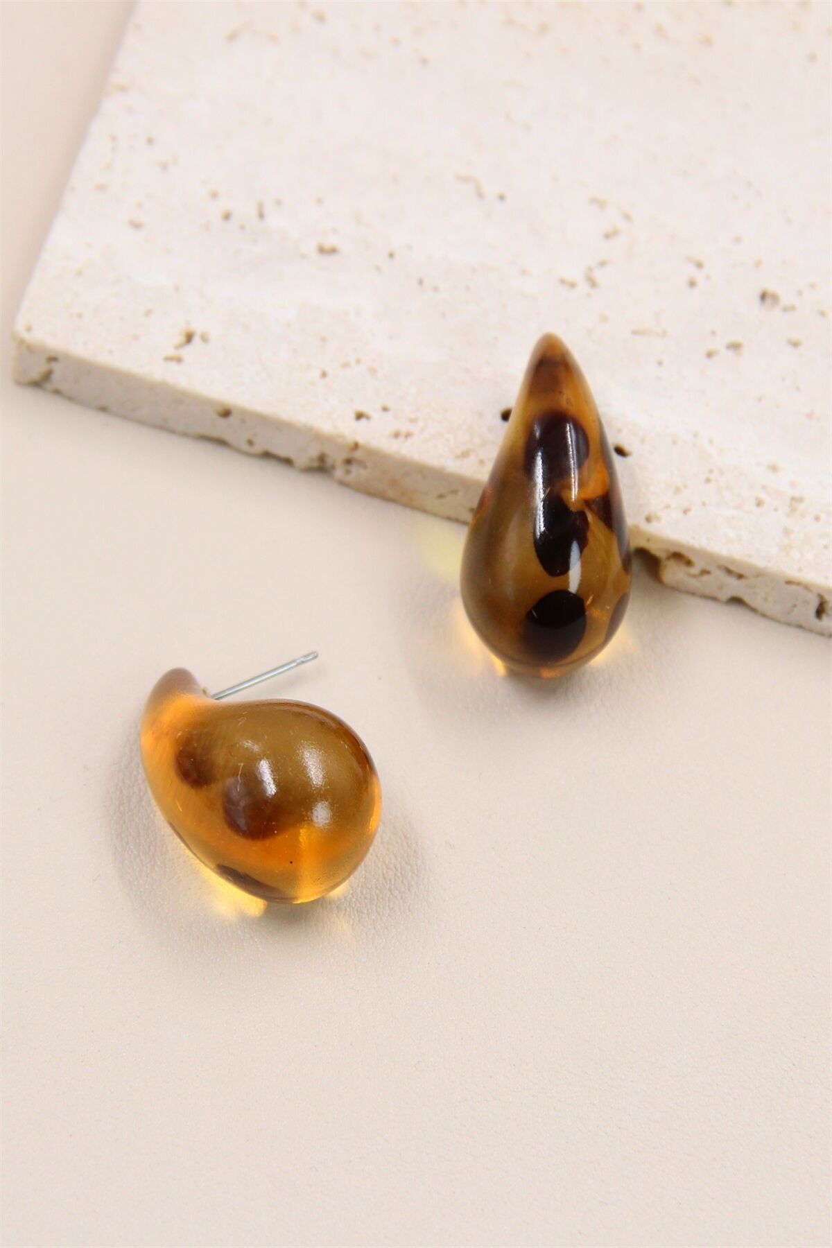 Leoparden-Tropfenohrringe aus Harz und Edelstahl