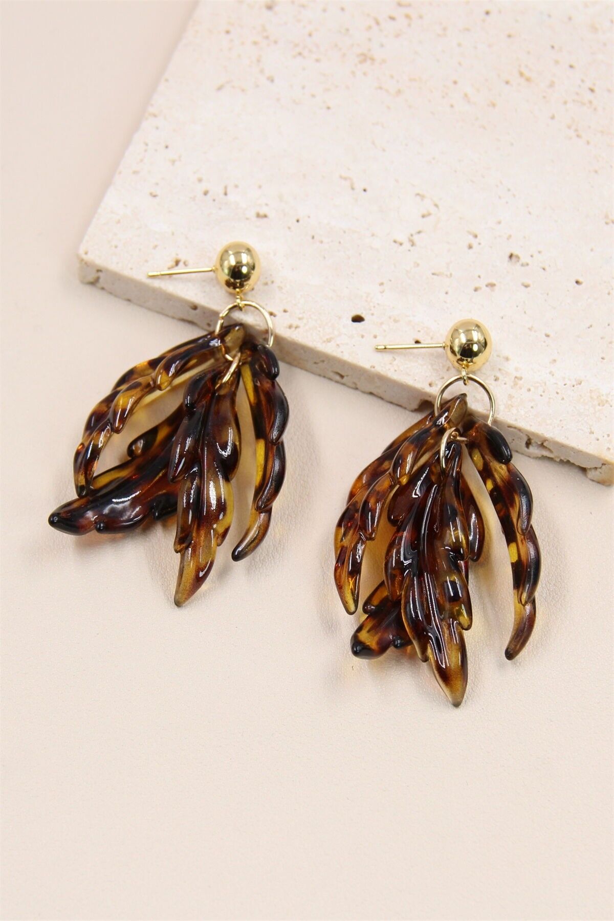 Leopardenblatt-Ohrringe aus Harz und Edelstahl