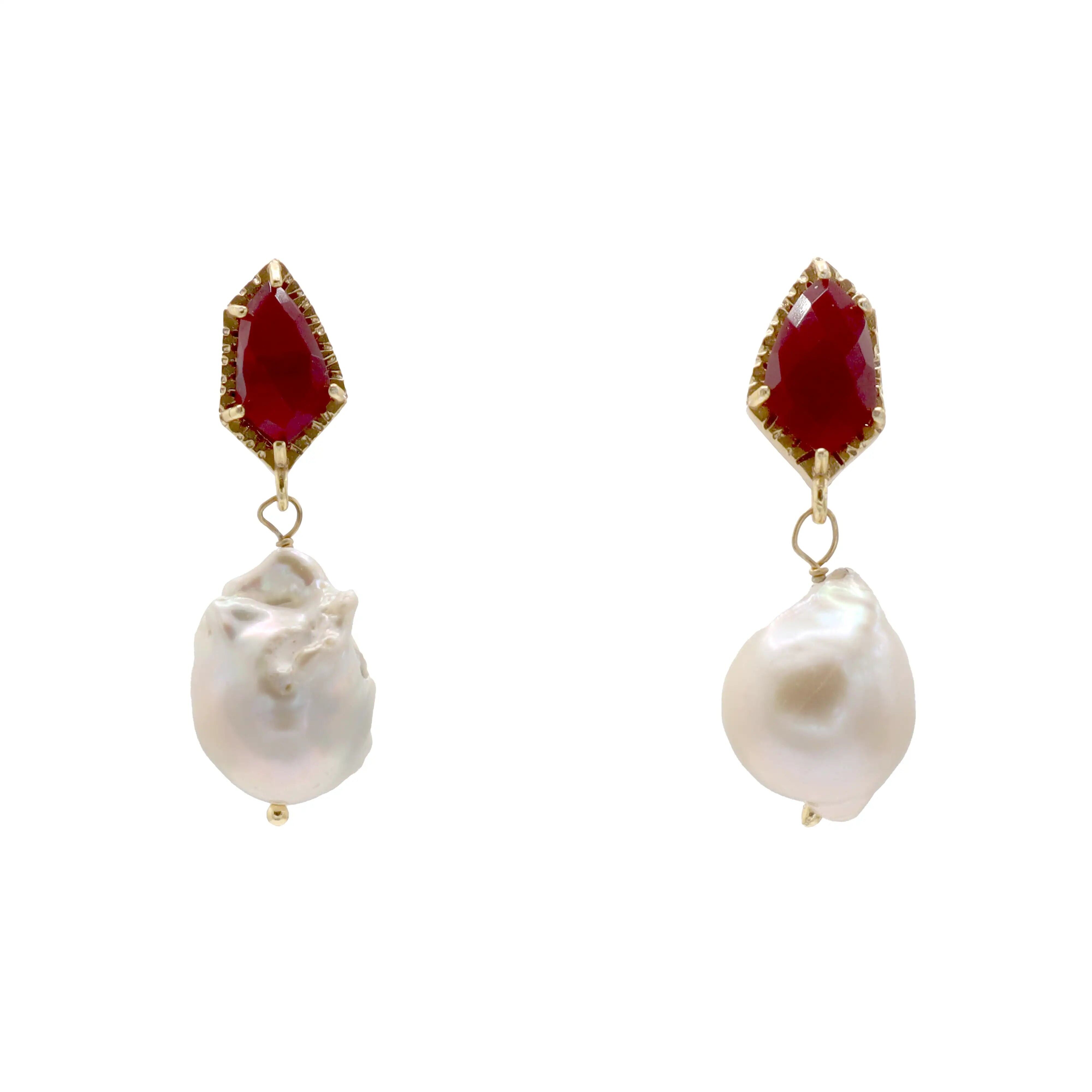 Orecchini di perle e rubini