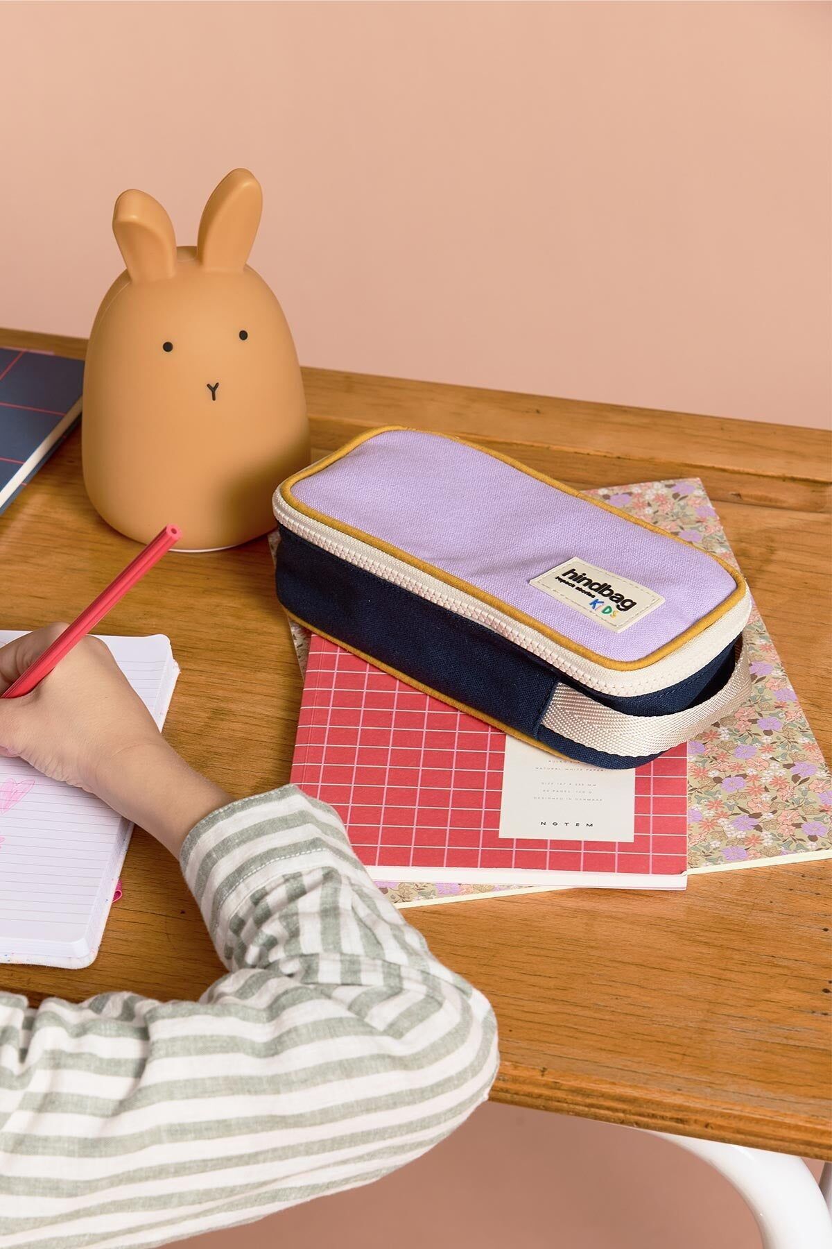 Dreifarbiges lila Federmäppchen Max