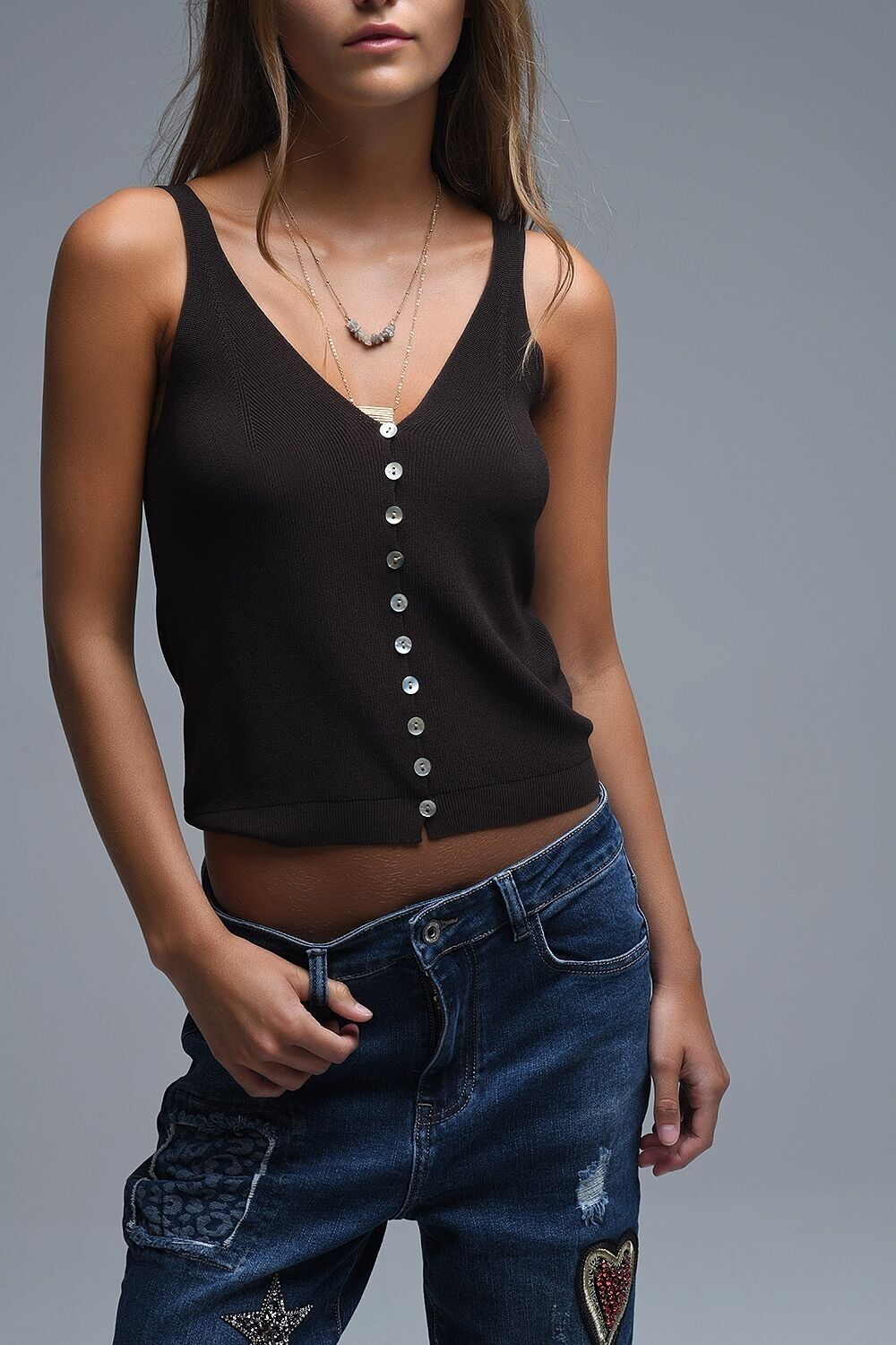 top corto marrone in maglia con bottoni