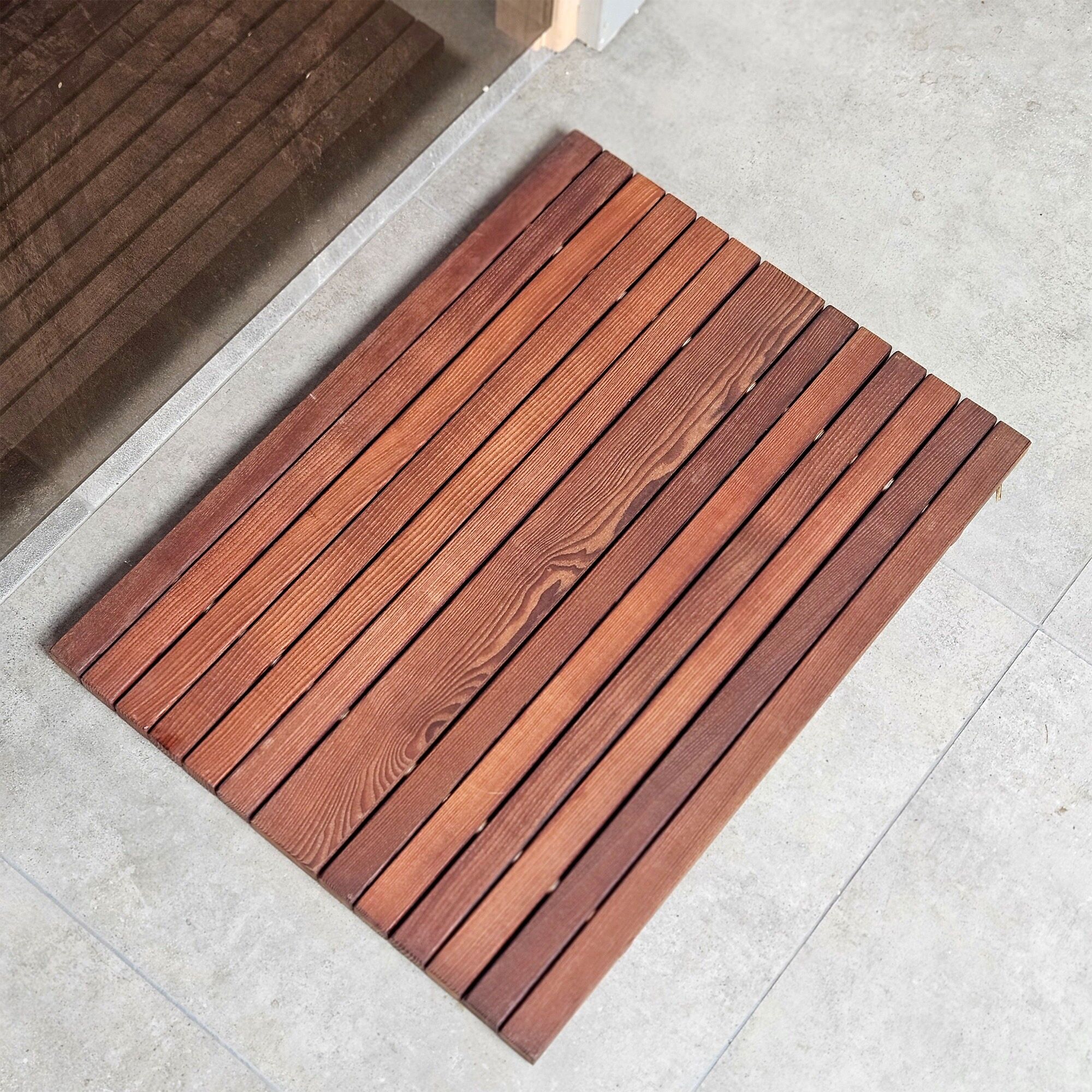 Wooden Shower Mat for Indoor and Outdoor Use, Durable Bath Mat for Bathroom, Sauna, Spa, and Poolside Areas