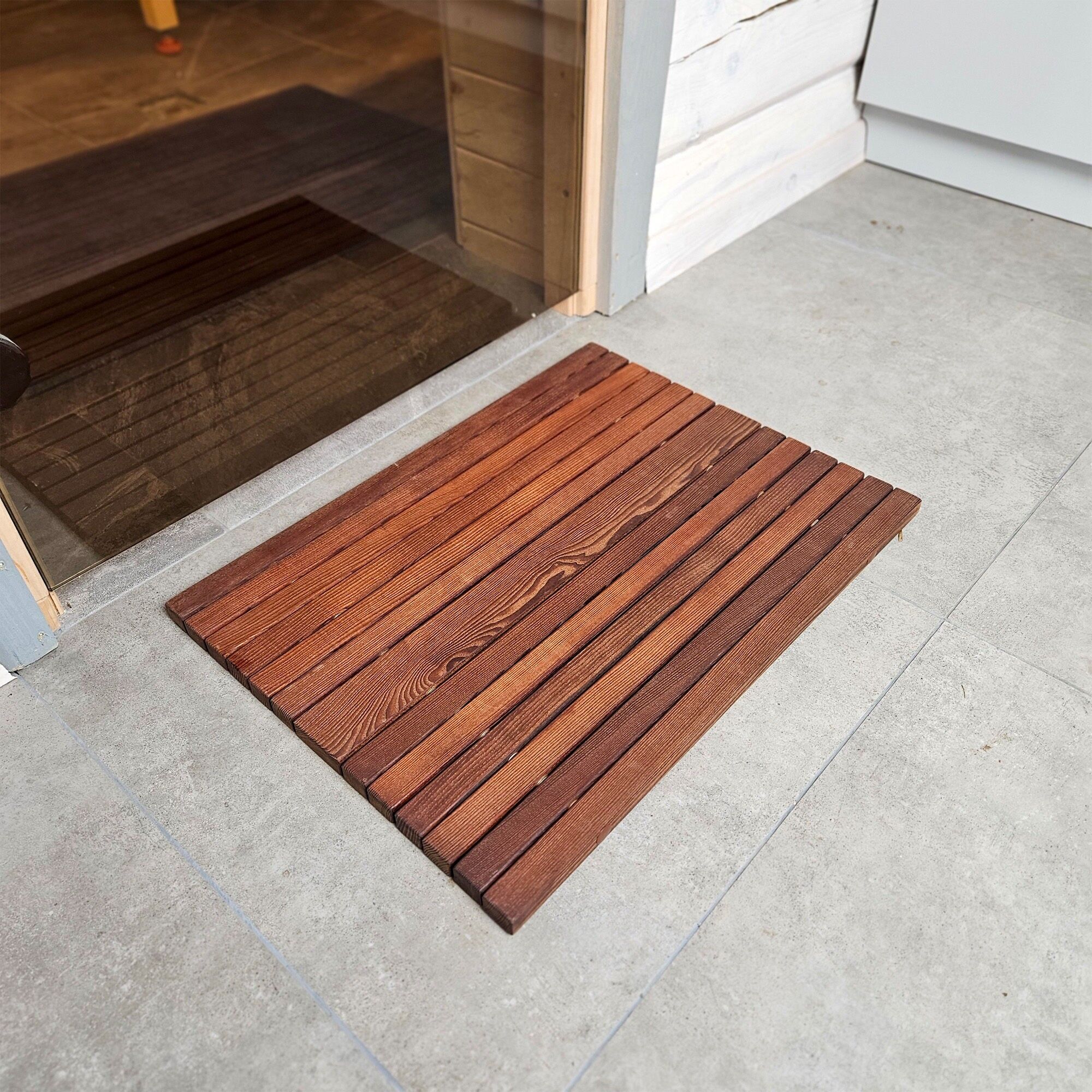 Wooden Shower Mat for Indoor and Outdoor Use, Durable Bath Mat for Bathroom, Sauna, Spa, and Poolside Areas