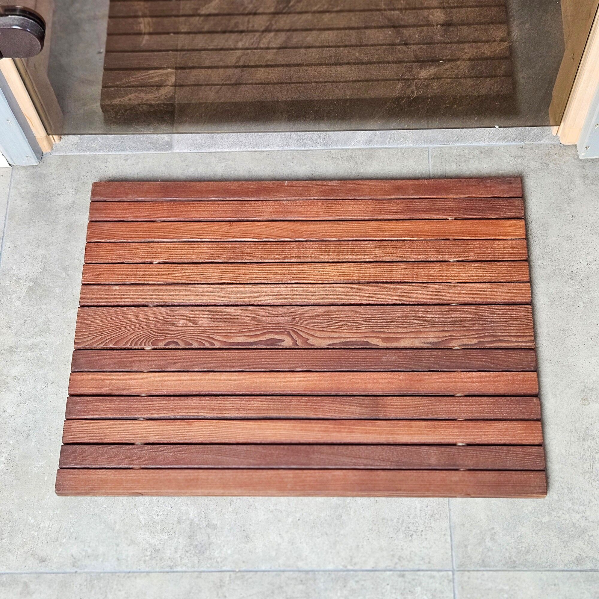 Wooden Shower Mat for Indoor and Outdoor Use, Durable Bath Mat for Bathroom, Sauna, Spa, and Poolside Areas