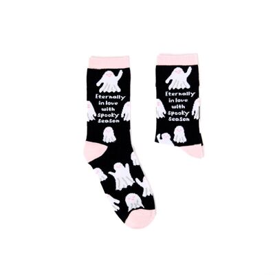Les femmes éternellement amoureuses des chaussettes de la saison effrayante