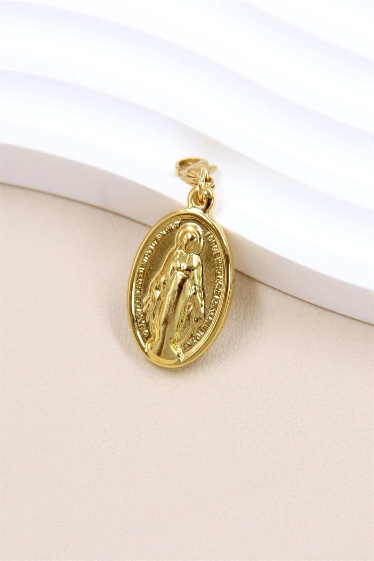 Colgante de acero inoxidable con medallón religioso - Elegancia espiritual