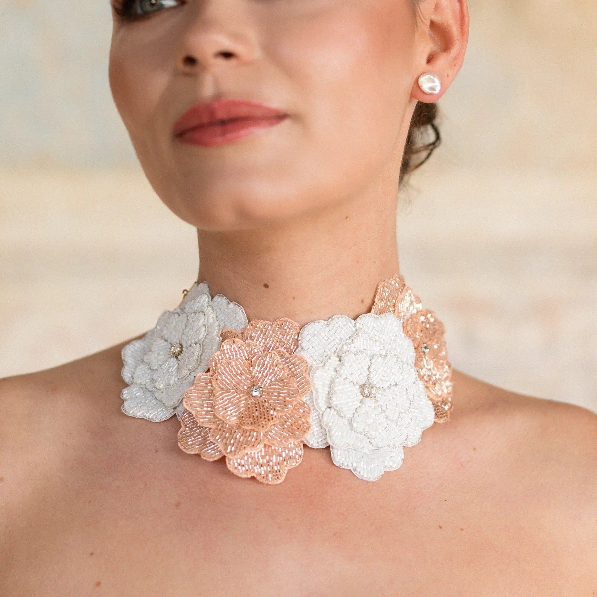 Collana ricamata Nocturnia in oro bianco e rosa