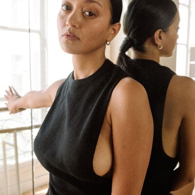 Side Reveal Top Noir