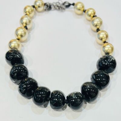 Collier perles dores rondes et perles irregulieres