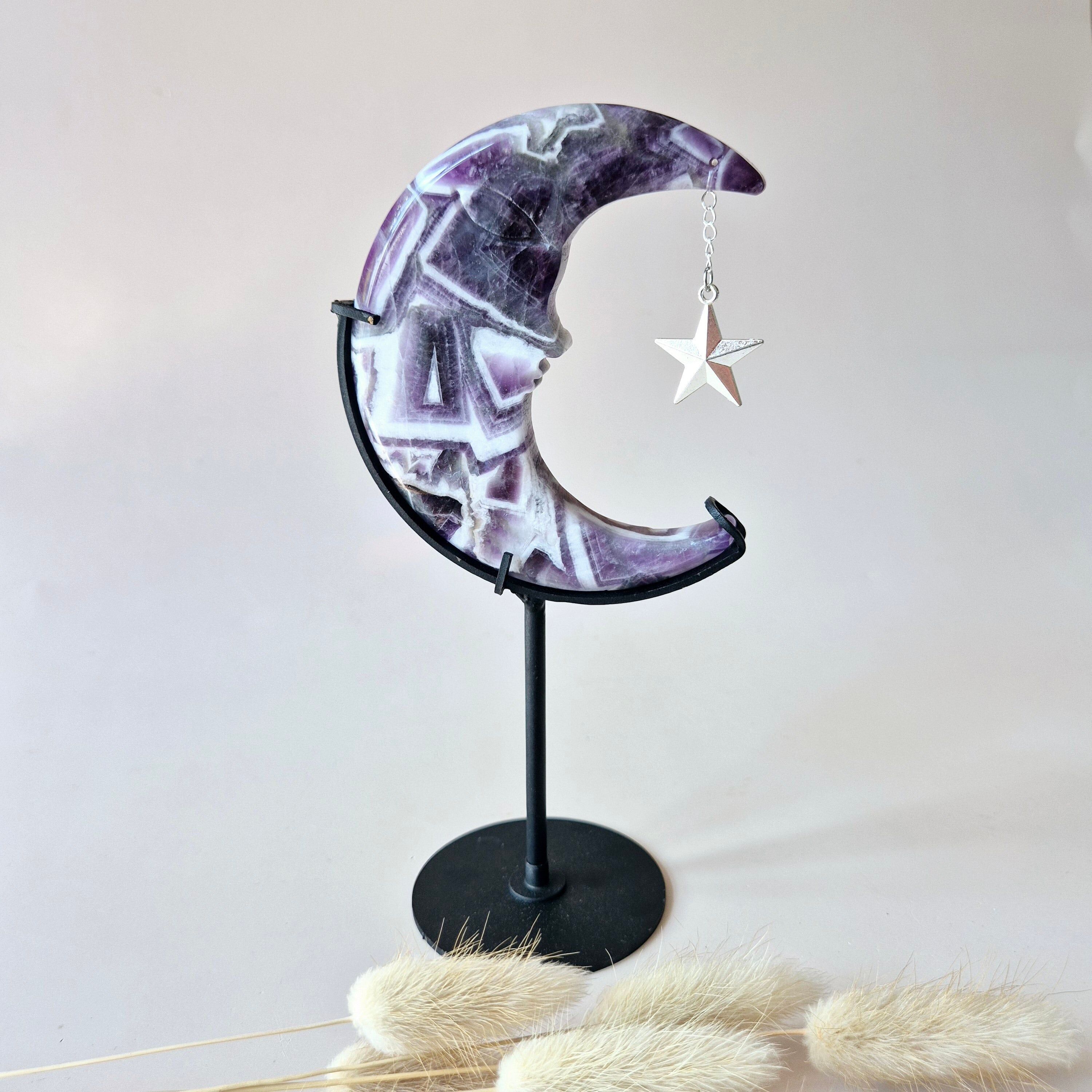 Luna de Amatista de Ensueño con Soporte – 10 cm #1 - Grabado de Cara de Piedra Preciosa con Interior Espiritual