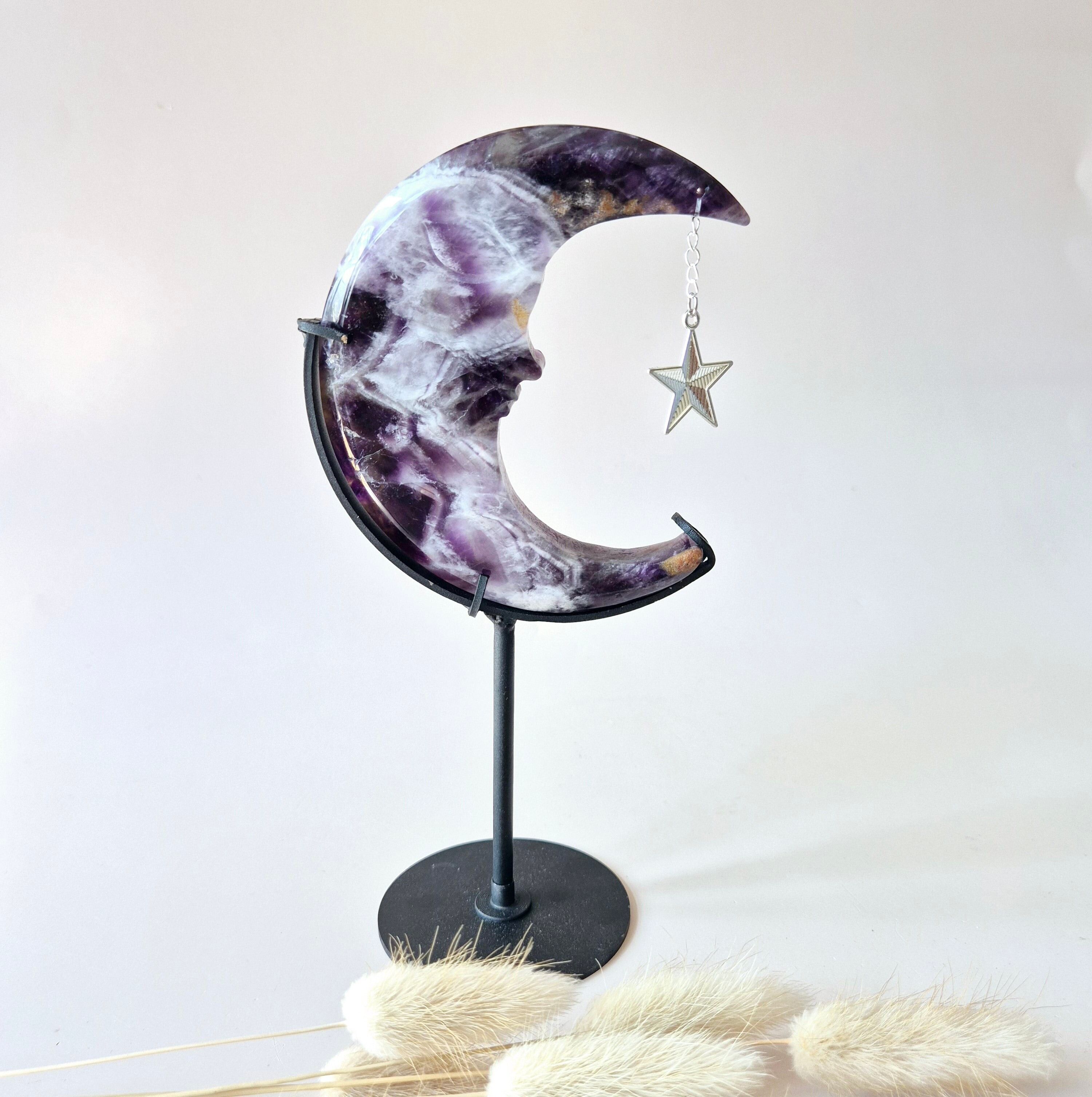 Luna de Amatista de Ensueño en Soporte – 10 cm #4 – Grabado Facial con Piedra Preciosa Interior Espiritual (copia) (copia) (copia)