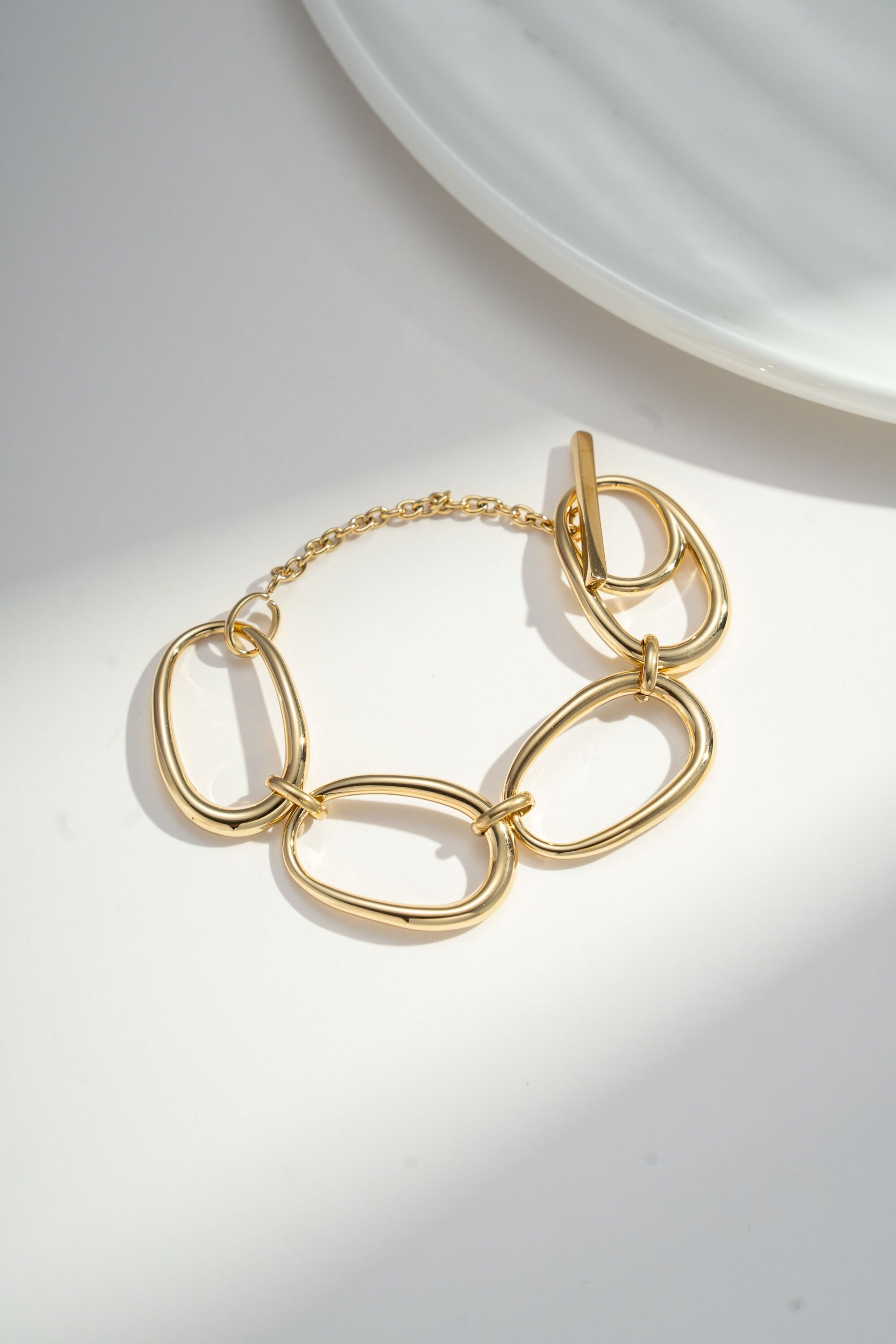 Goldenes ovales Gliederarmband aus Edelstahl – Modernes, schickes Design