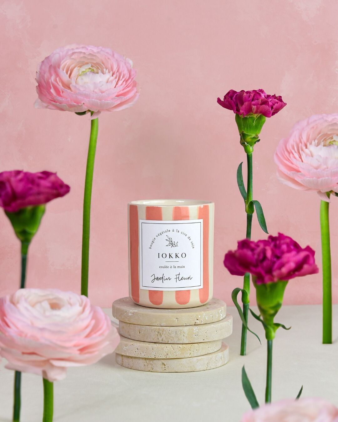 Duftkerze „Blühender Garten“ – gestreifte Keramik