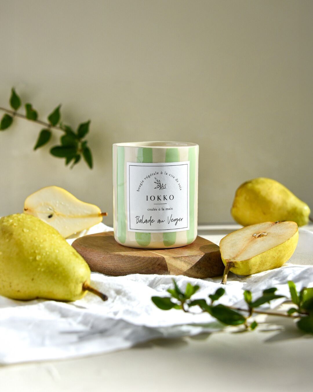 Duftkerze mit natürlichem Duft – Obstgartenspaziergang – Gestreifte Keramik