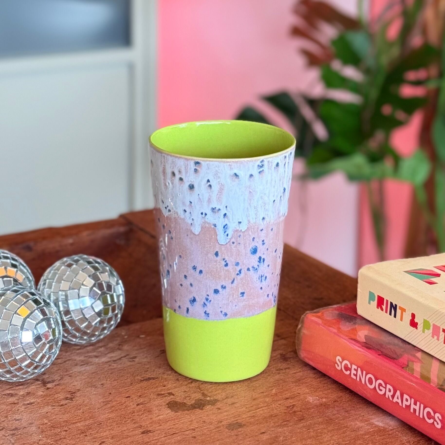 Taza de café con leche - Rubor de lima