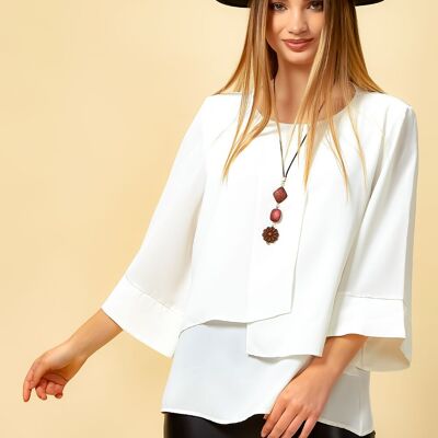 Top a capas con mangas 3/4 en blanco con collar