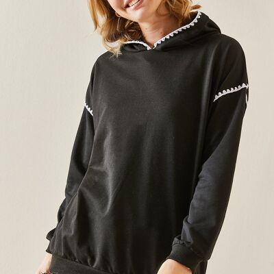 Sweat noir détails blanc