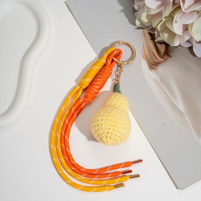 Lindo llavero con dije de pera: joya frutal para bolso o llavero