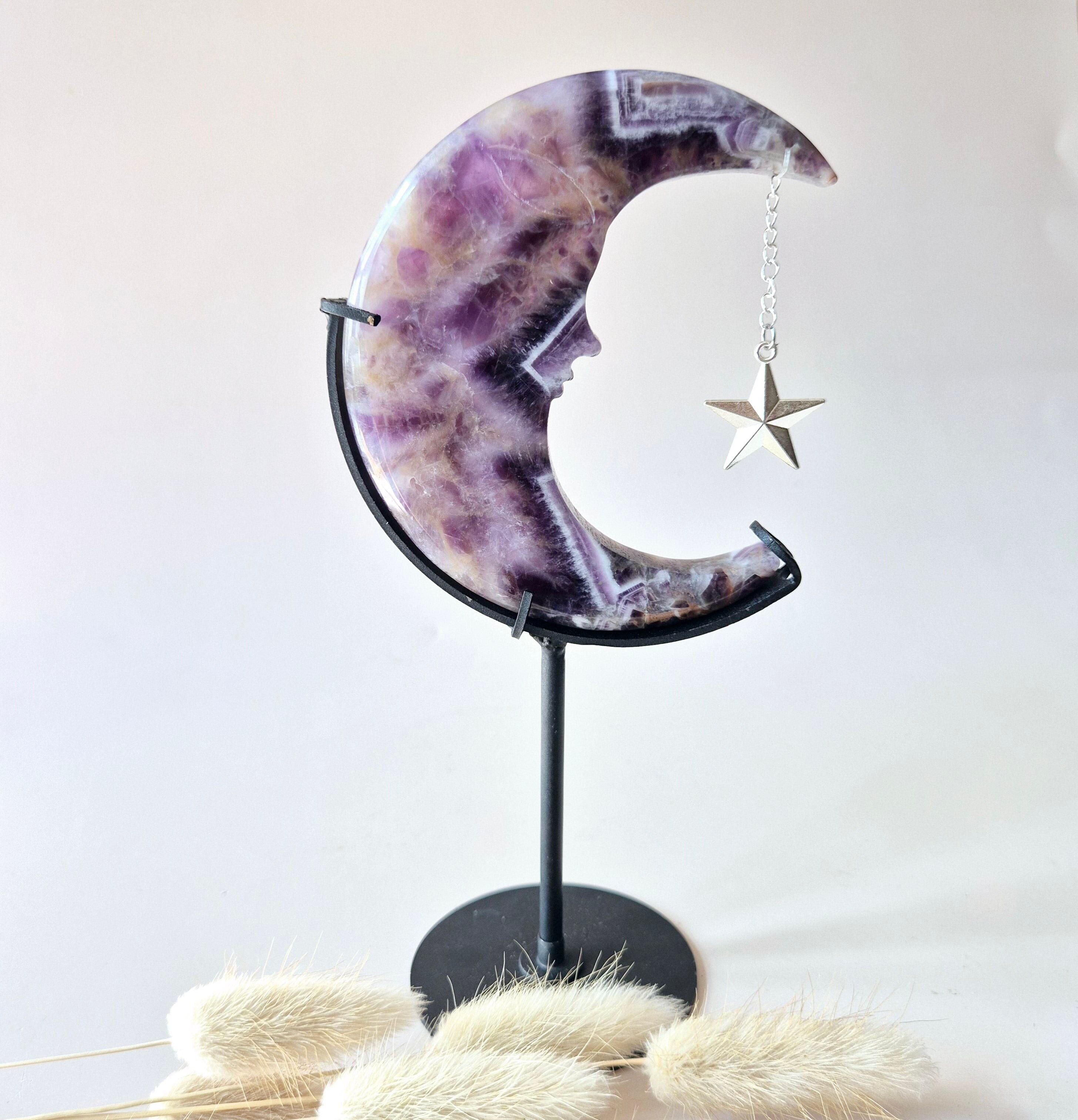 Luna de Amatista de Ensueño con Soporte – 14 cm #10 – Grabado de Cara de Piedra Preciosa con Interior Espiritual
