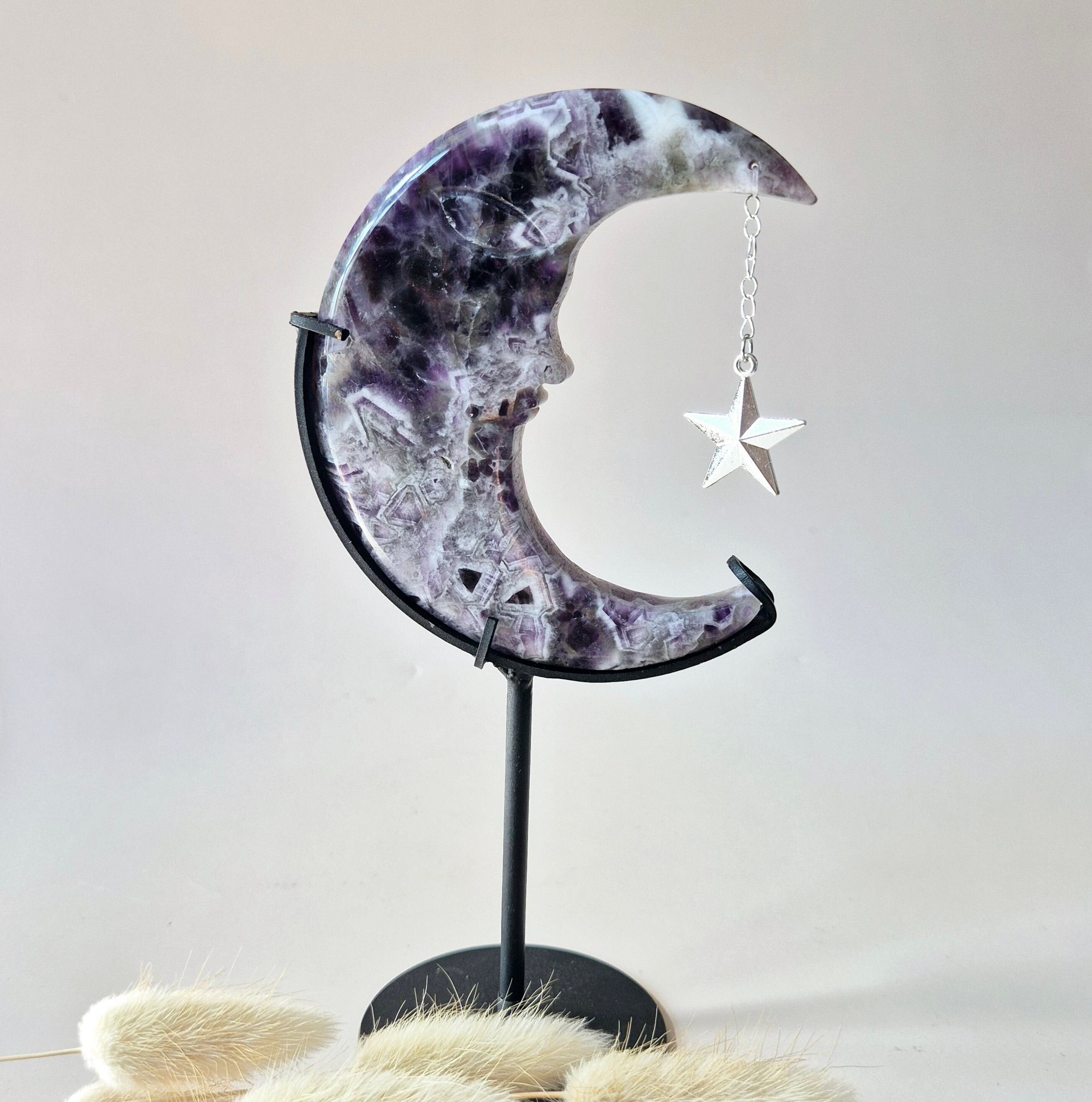 Luna de Amatista de Ensueño con Soporte – 18 cm n.° 10 – Grabado de Cara de Piedra Preciosa con Interior Espiritual (copia)