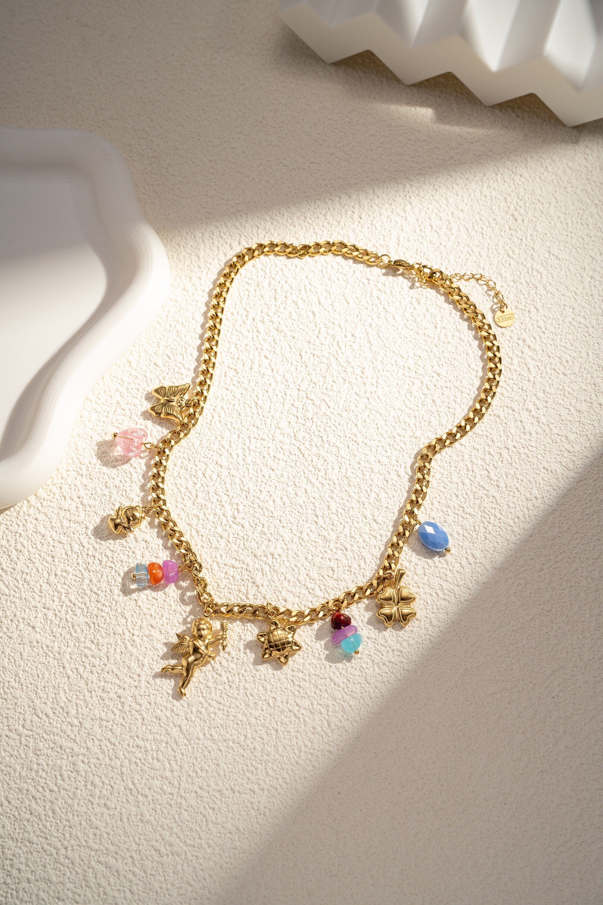 Goldfarbene Halskette mit Engel-Schmetterlings-Sonnen-Charm aus Edelstahl