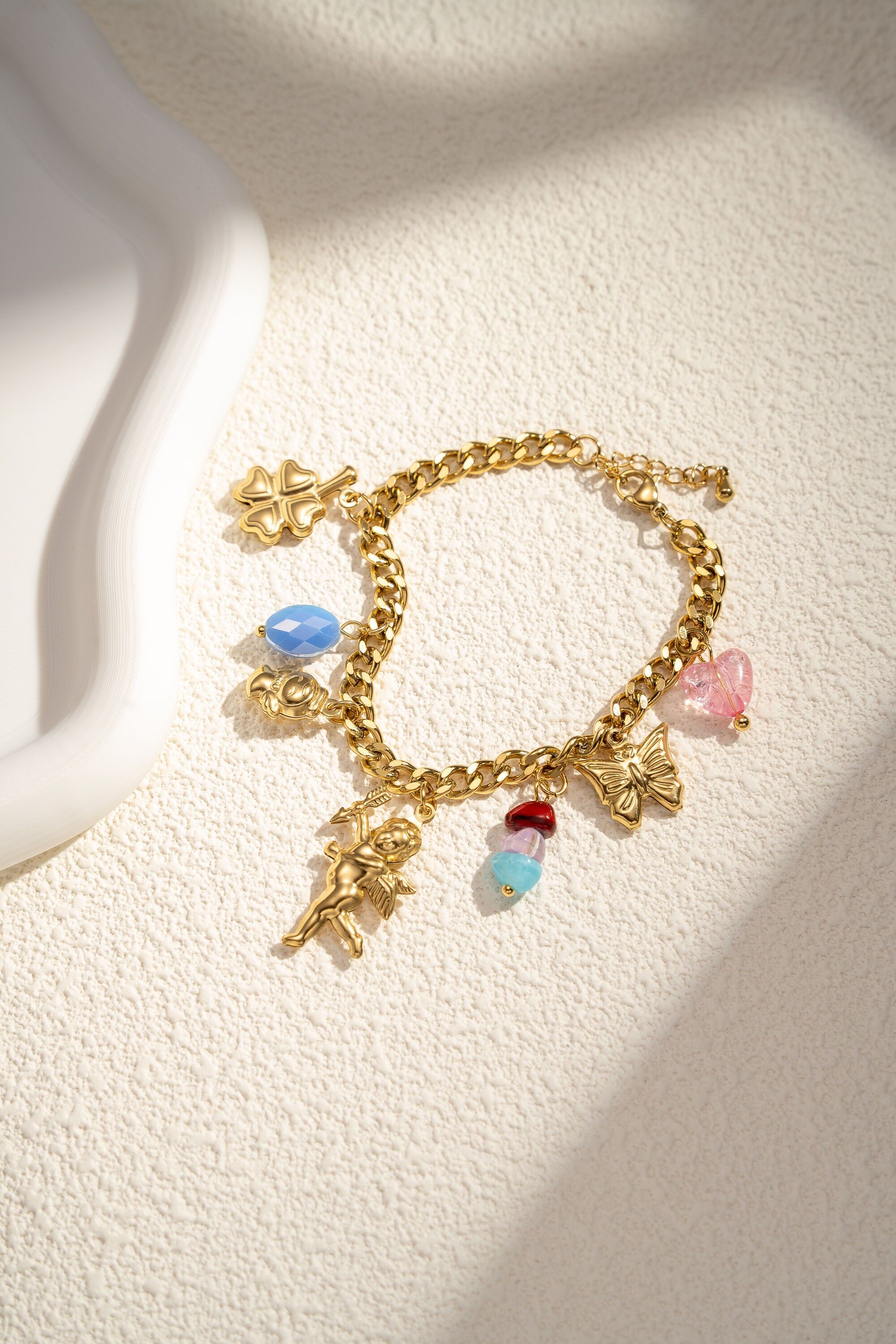 Goldenes Edelstahlarmband mit Engel-Schmetterlingsklee-Anhänger