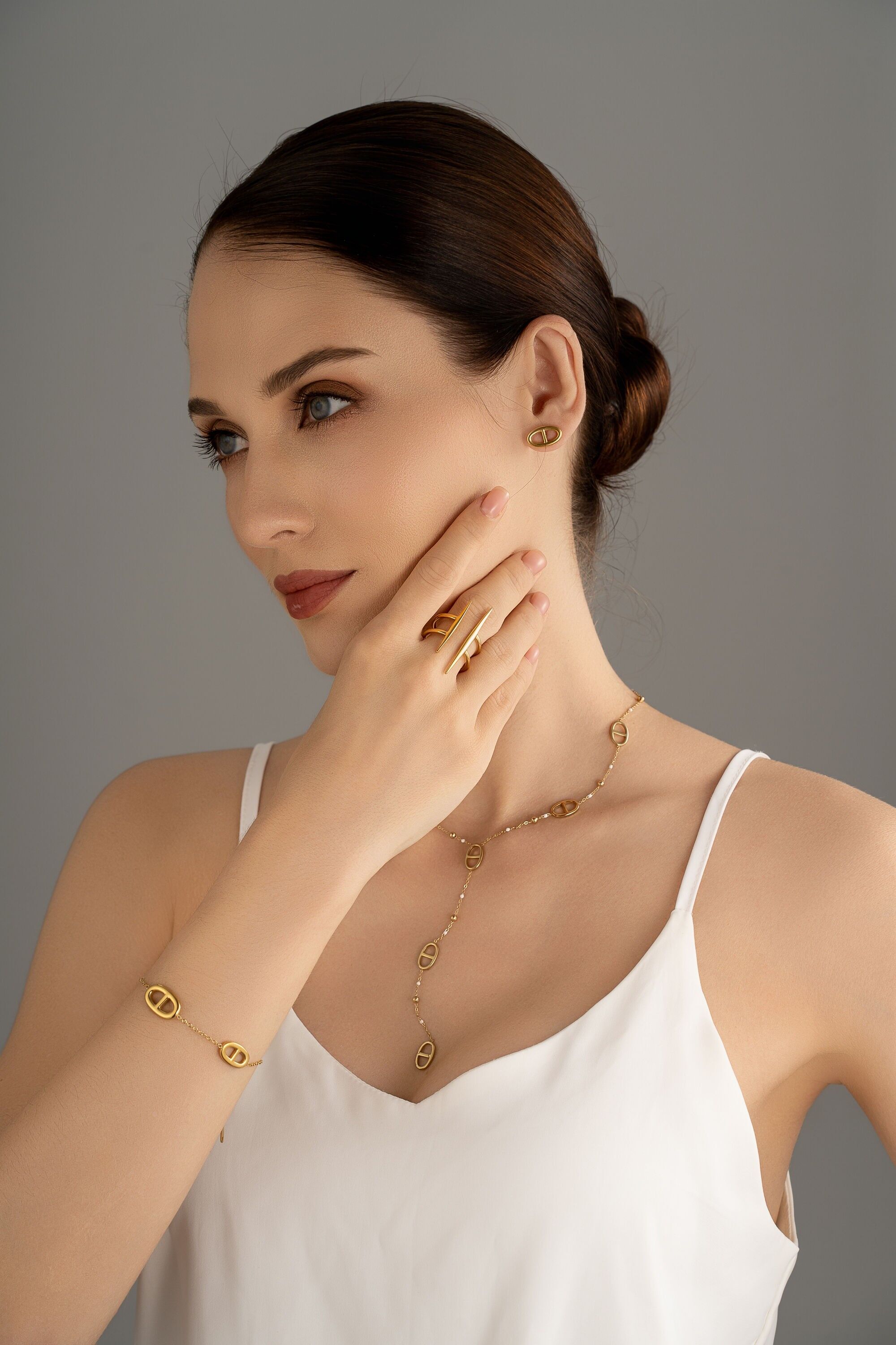 Vergoldete Ohrringe aus Edelstahl mit ovalem Motiv