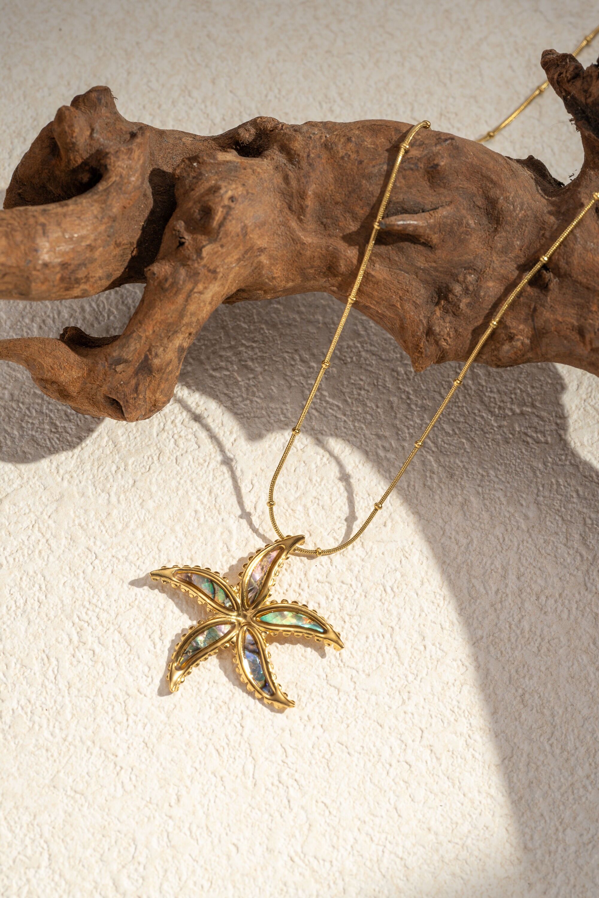 Schillernde Perlmutt-Seestern-Halskette aus vergoldetem Edelstahl