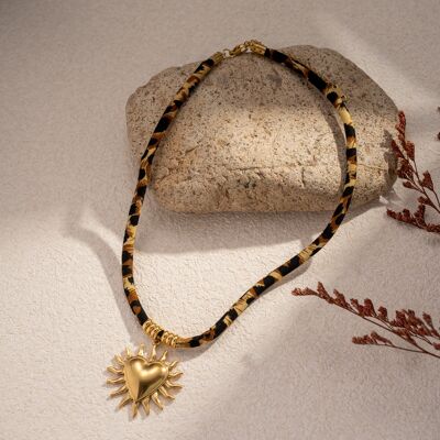 Collar de acero inoxidable con estampado de leopardo y corazón soleado