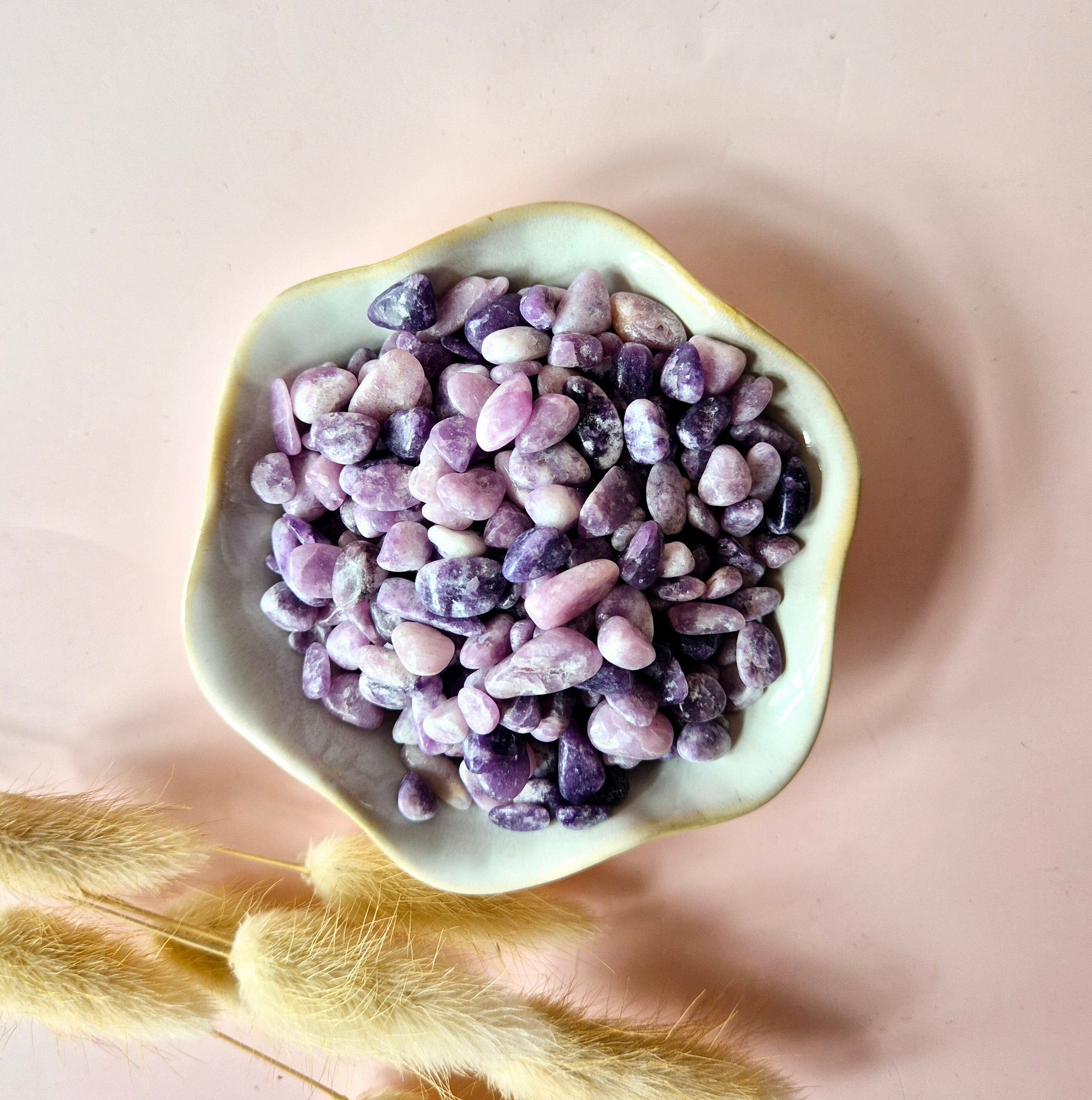 Pietre preziose di lepidolite, pietre levigate da 5-9 mm (per 100 grammi)