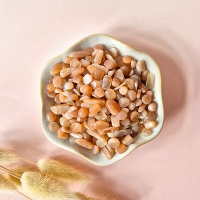 Gemstone Flashy Peach Moonstone Chips Tumbled Stones 5-9mm (per 100 grams)
