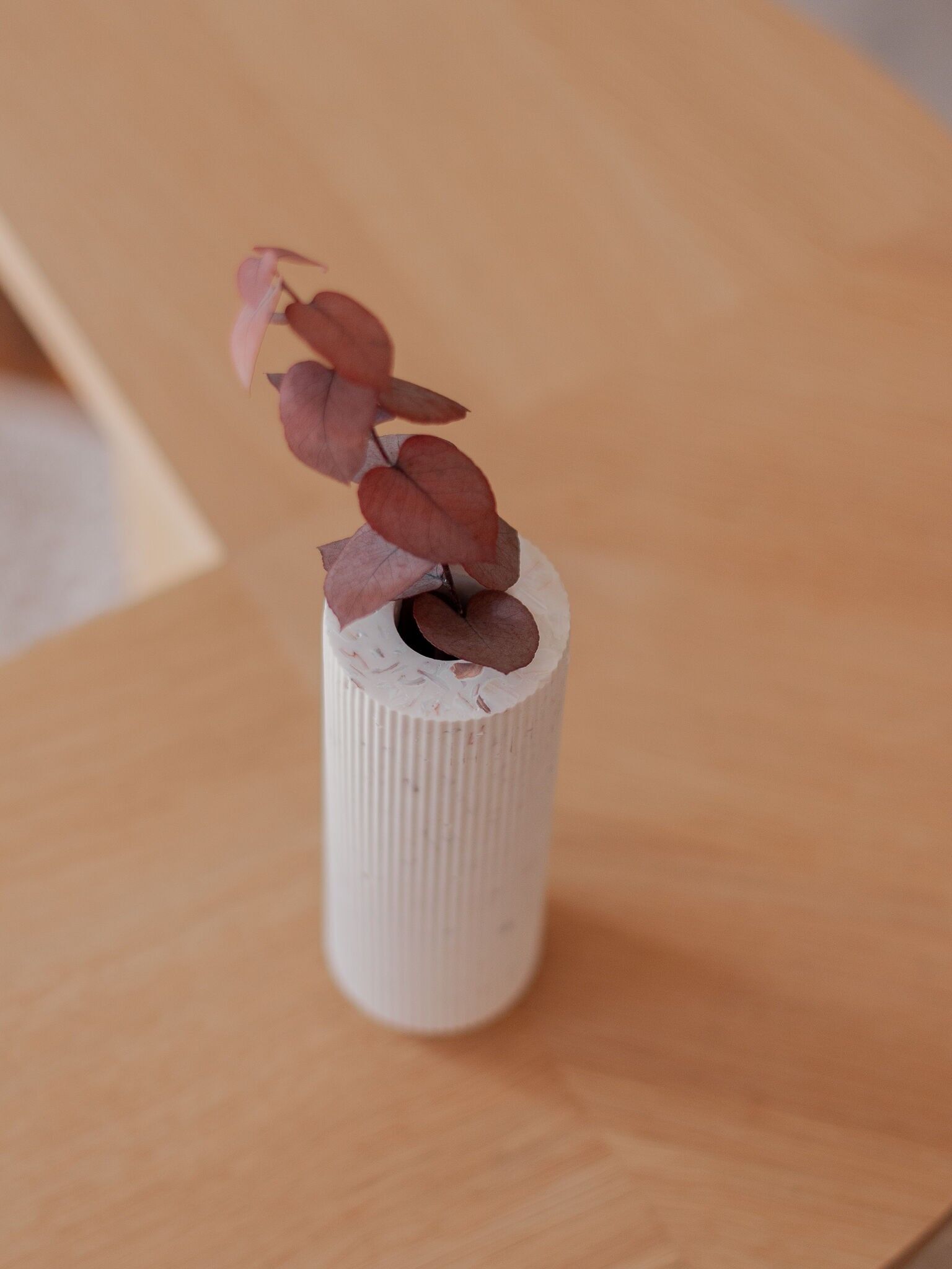 Dried flower vase made from recycled shells