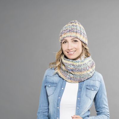 Bonnet à cotes tricoté en COLORMAX couleur JAUNE 20
