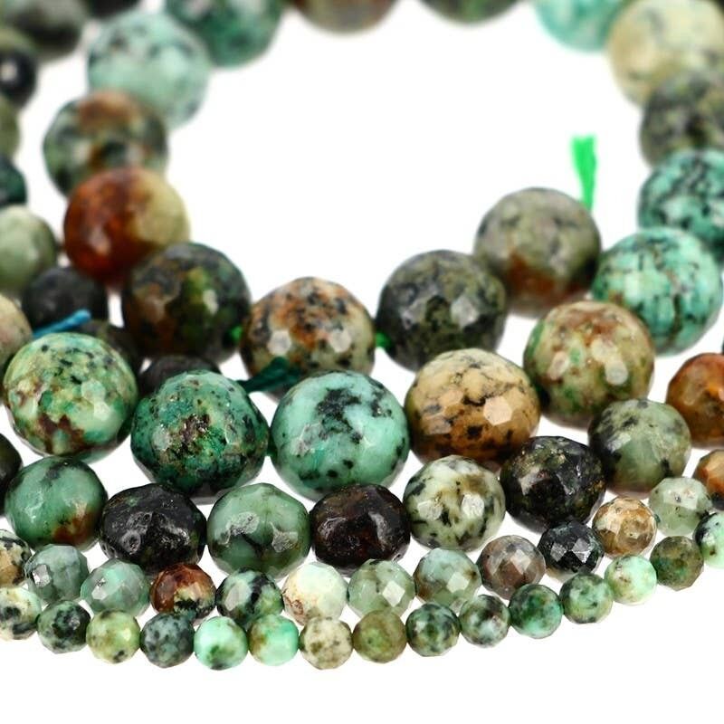 Perline sfaccettate di turchese africano