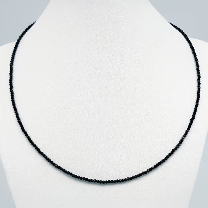 Collana con spinello nero sfaccettato