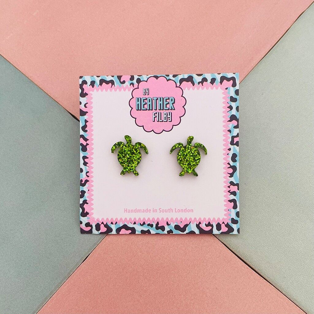 Orecchini a bottone in resina glitterata verde tartaruga