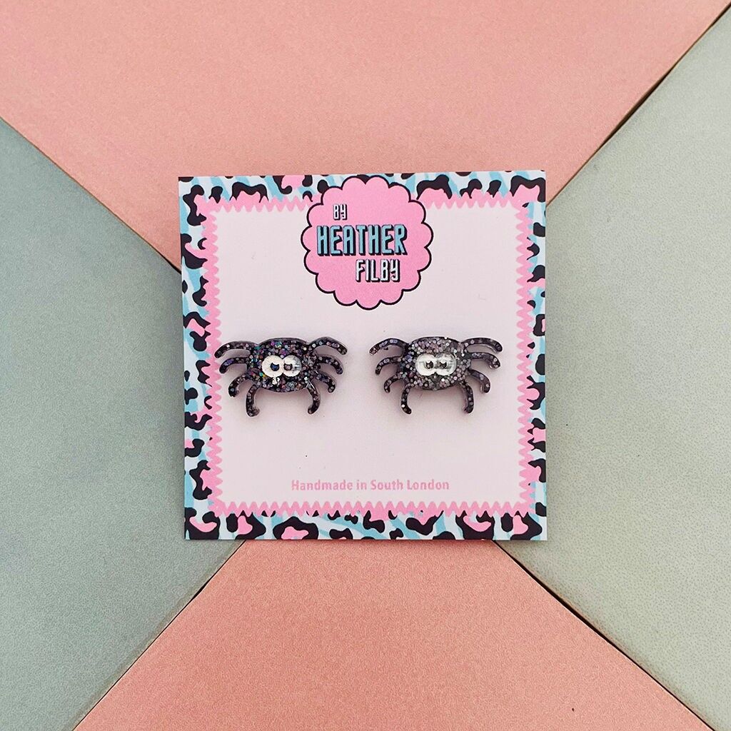 Orecchini a bottone in resina glitterata a forma di ragno nero